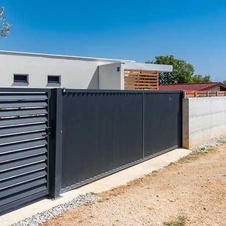 Dom wakacyjny Cubic Peroj